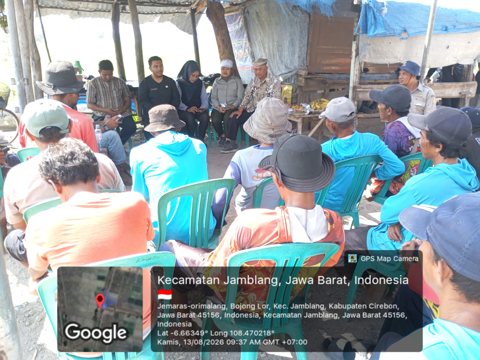PEMASANGAN ROBUHA DI DESA BOJONG LOR SEBAGAI UPAYA PENGENDALIAN HAMA TIKUS RAMAH LINGKUNGAN