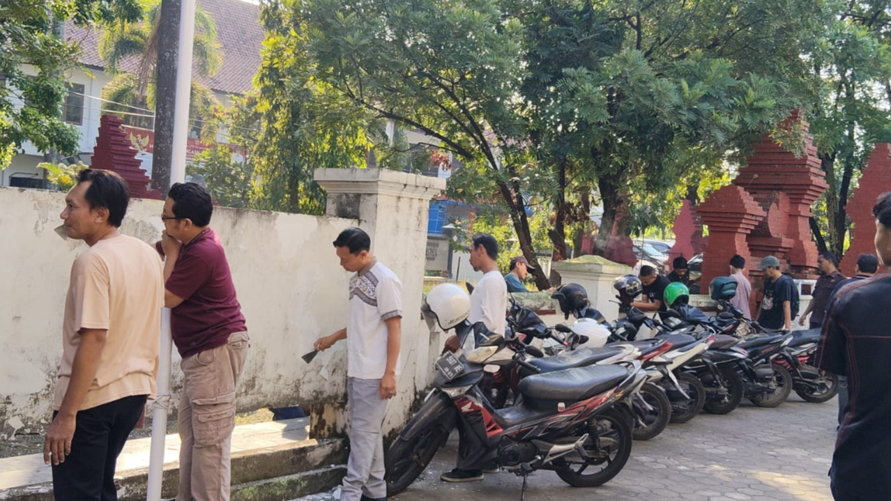 Kerja Bakti Pegawai Wujudkan Lingkungan Kerja yang Bersih, Nyaman, dan Sehat